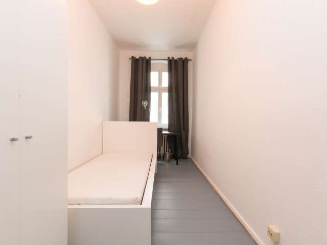 Zimmer in Wohnung mit 4 Schlafzimmern in Wilmersdorf, Berlin