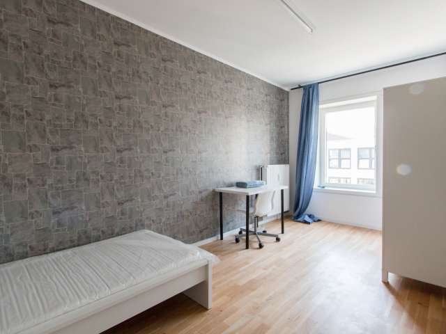 Zimmer zu vermieten in 8-Zimmer-Wohnung in Mitte, Berlin
