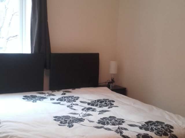 Ample room in flat in Hammersmith, London