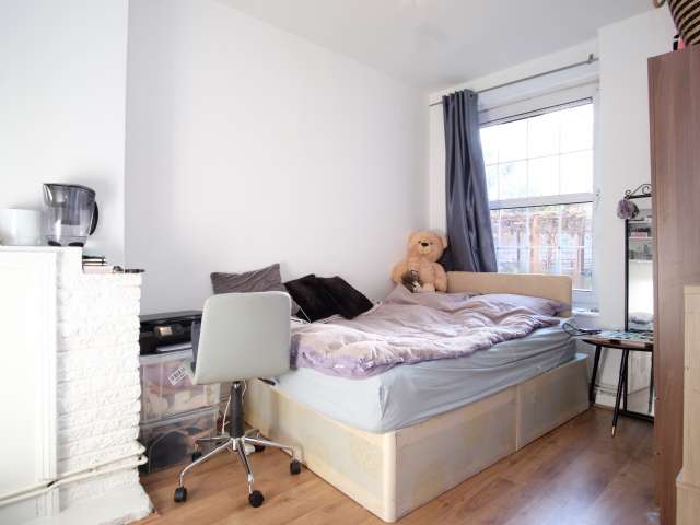 Cosy room in 4-bedroom flatshare in Shoreditch, London