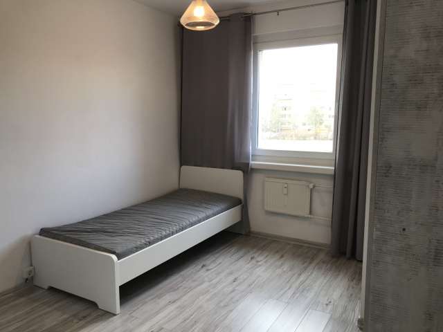 Studiozimmer in Wohnung mit 3 Schlafzimmern in Berlin