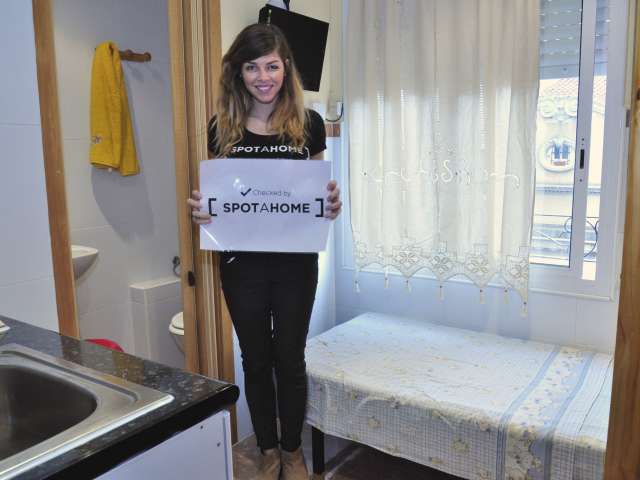 Studio apartment with AC for rent in Collblanc, Barcelona