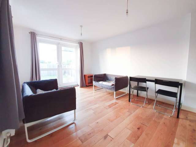 Minimalist 3-bedroom flat to rent in Lewisham, London