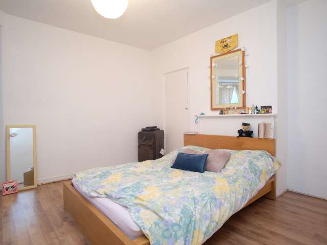 Cosy room in 4-bedroom flatshare in Shoreditch, London