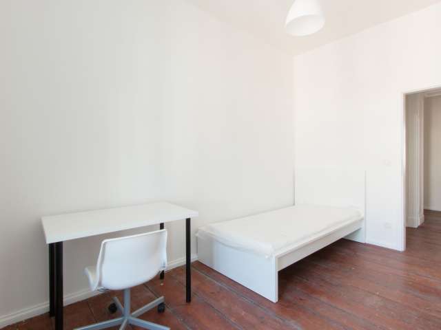 Modernes Zimmer zu vermieten in 4-Zimmer-Wohnung, Prenzlauer Berg