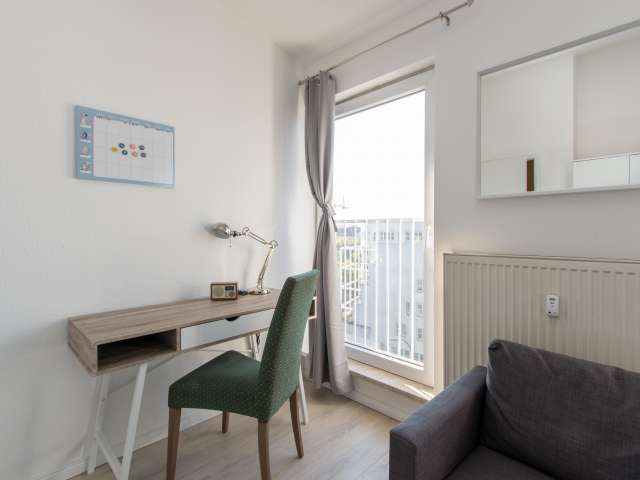 Modernes Zimmer zur Miete in einer Wohnung mit 2 Schlafzimmern in Wedding