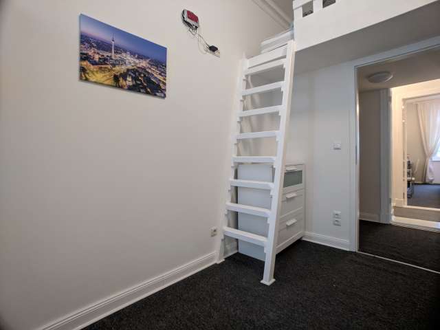 Gemütliches Zimmer zur Miete in Wohnung mit 4 Schlafzimmern in Mitte