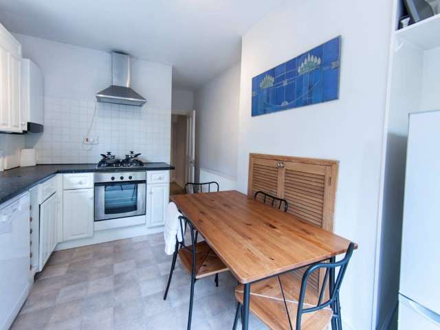Cozy 2-bedroom flat to rent in Clapham, London