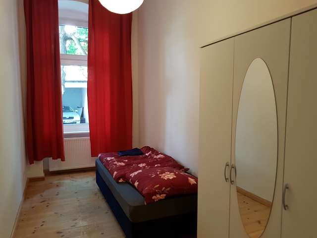Buntes Zimmer zu vermieten in Schöneberg, Berlin