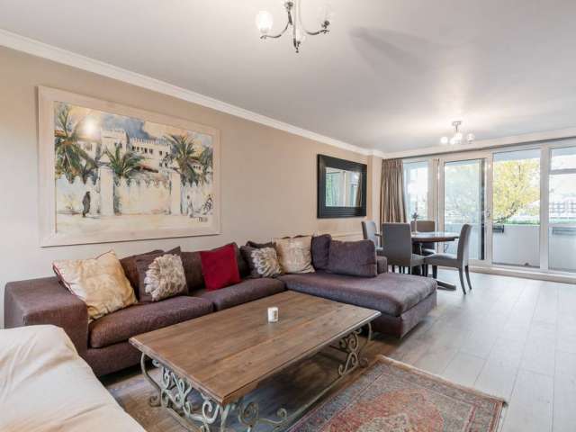 3-bedroom flat to rent in Battersea, London