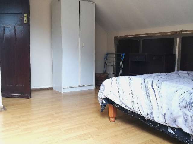 Room in shared apartment in London