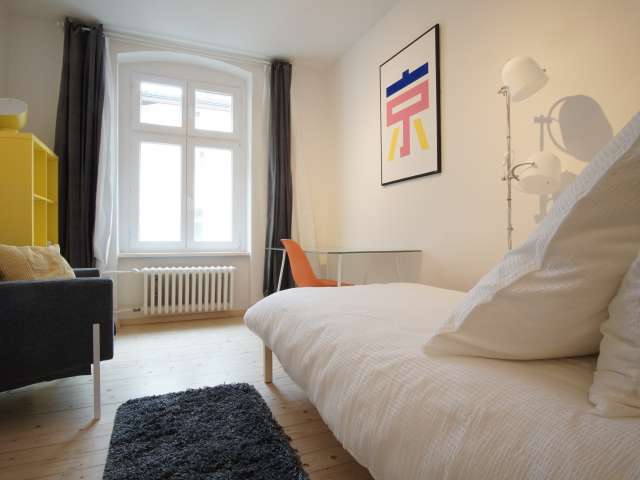 Helles Zimmer in 4-Zimmer-Wohnung, Mitte, Berlin