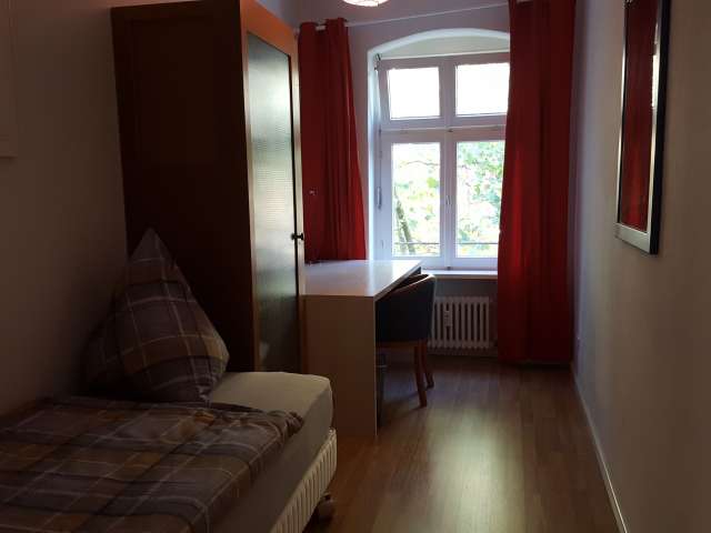 Zimmer zu vermieten in Wohnung mit 4 Schlafzimmern, Friedrichshan