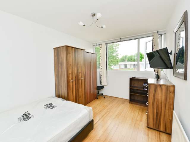 Couple-friendly room in 5-bedroom houseshare in Roehampton