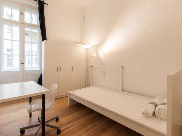 Zimmer zu vermieten in 6-Zimmer-Wohnung in Westend, Berlin