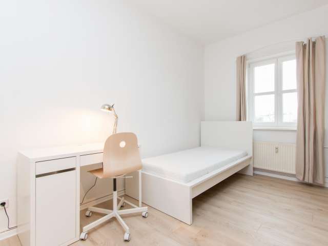 Zimmer zu vermieten in Wohnung mit 3 Schlafzimmern in Treptow