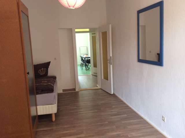 Zimmer zu vermieten in 4-Zimmer-Wohnung in Wrangelkiez