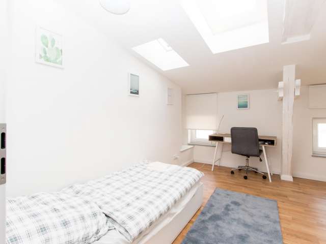 Hübsches Zimmer in Wohnung mit 4 Schlafzimmern in Spandau zu vermieten