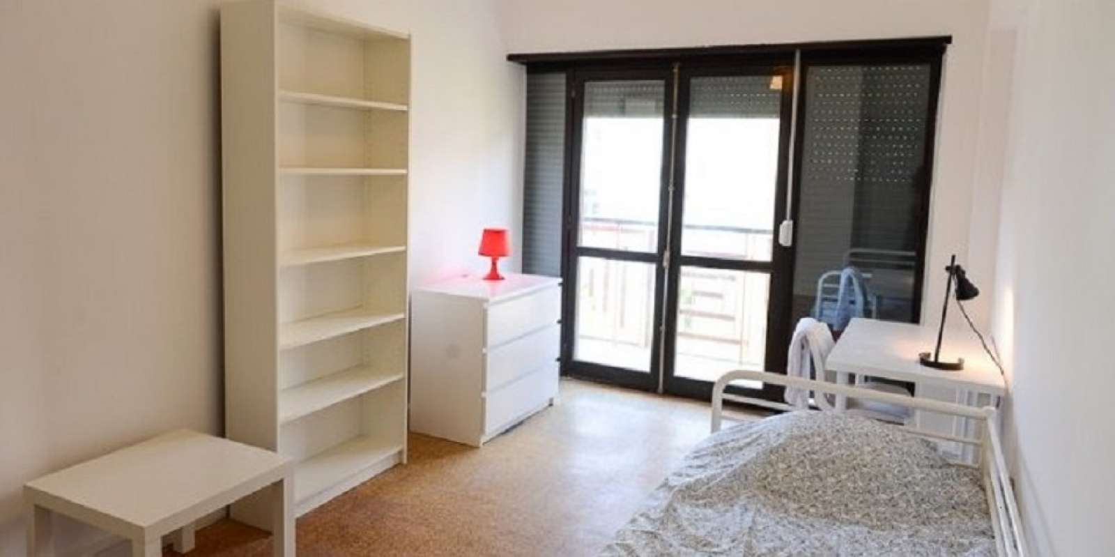 Single Bed in Furnished rooms for rent in super cool shared students residence in Avenidas Nova