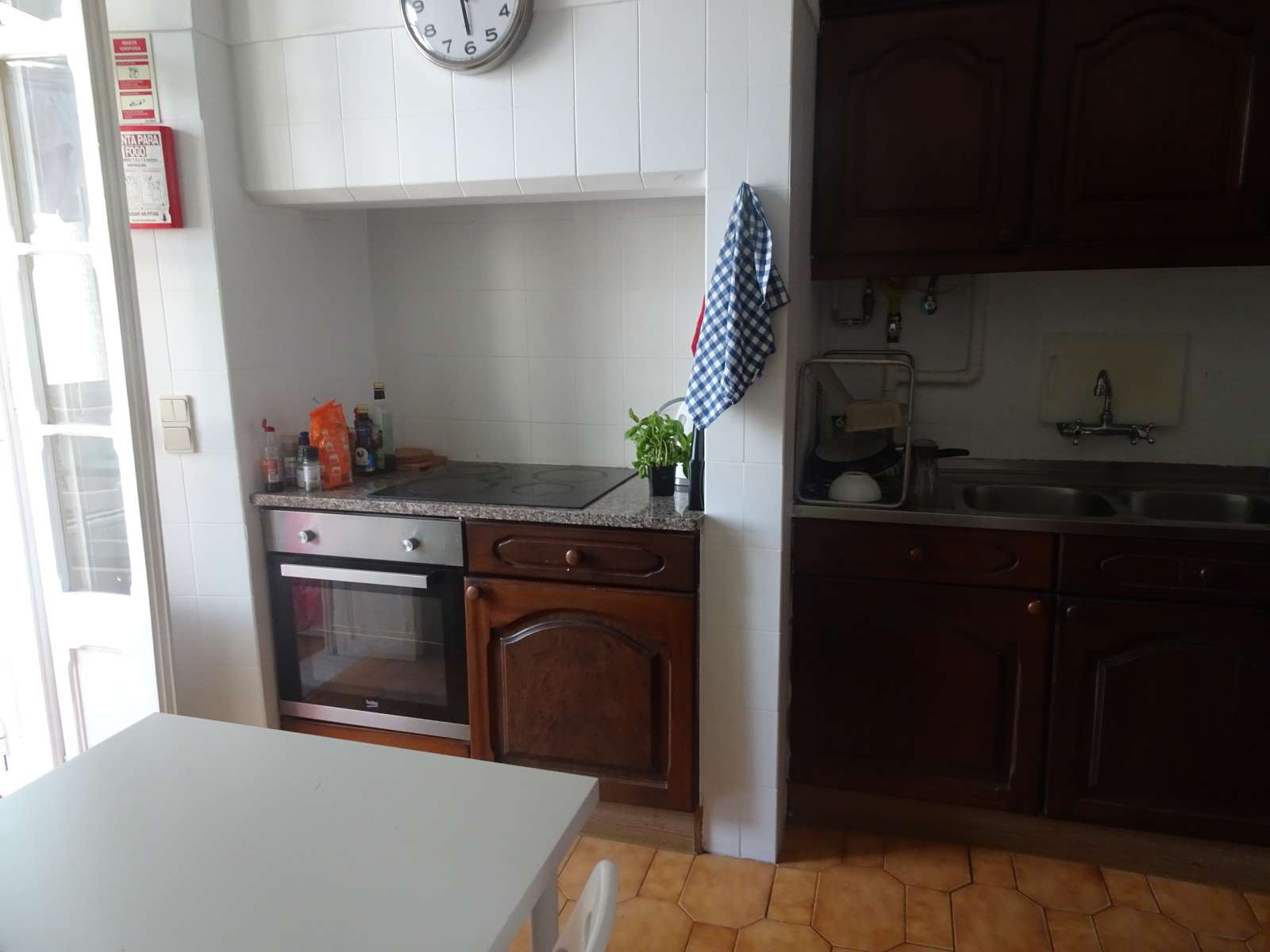 Double bed in Rooms for rent in 7-bedroom apartment in Arroios