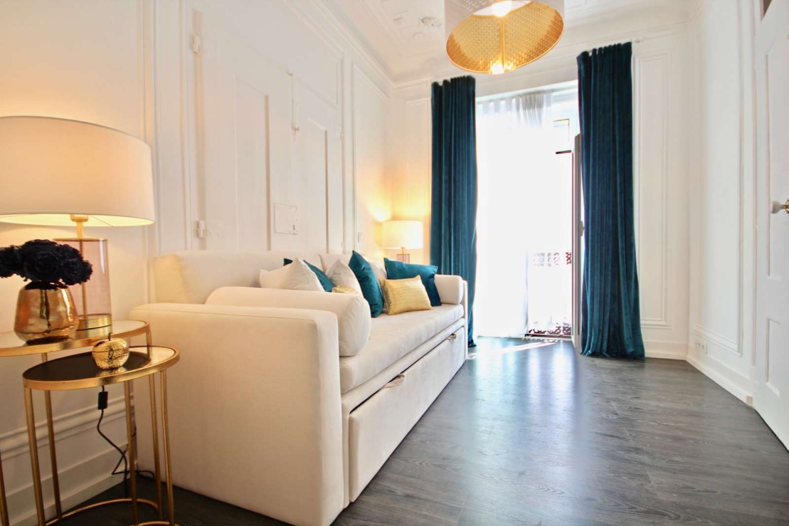 Chic 3-bedroom apartment for rent in Campolide