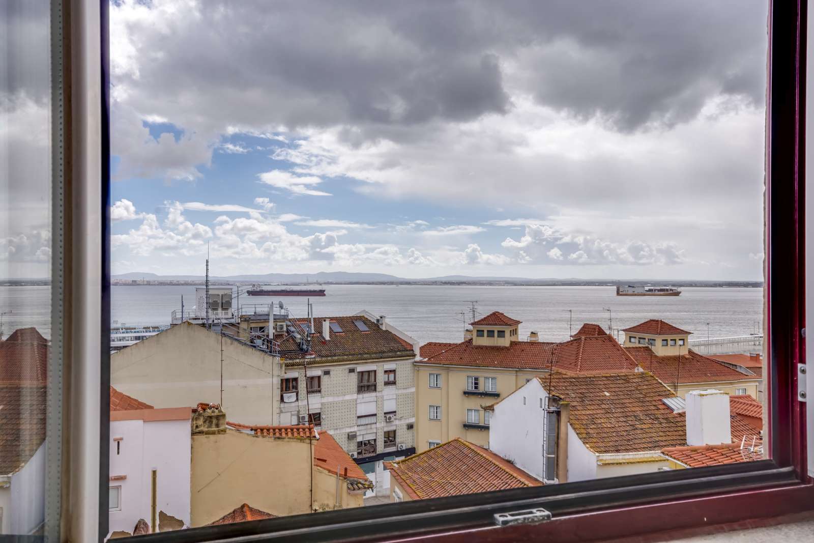 1-bedroom apartment for rent in Graça e São Vicente