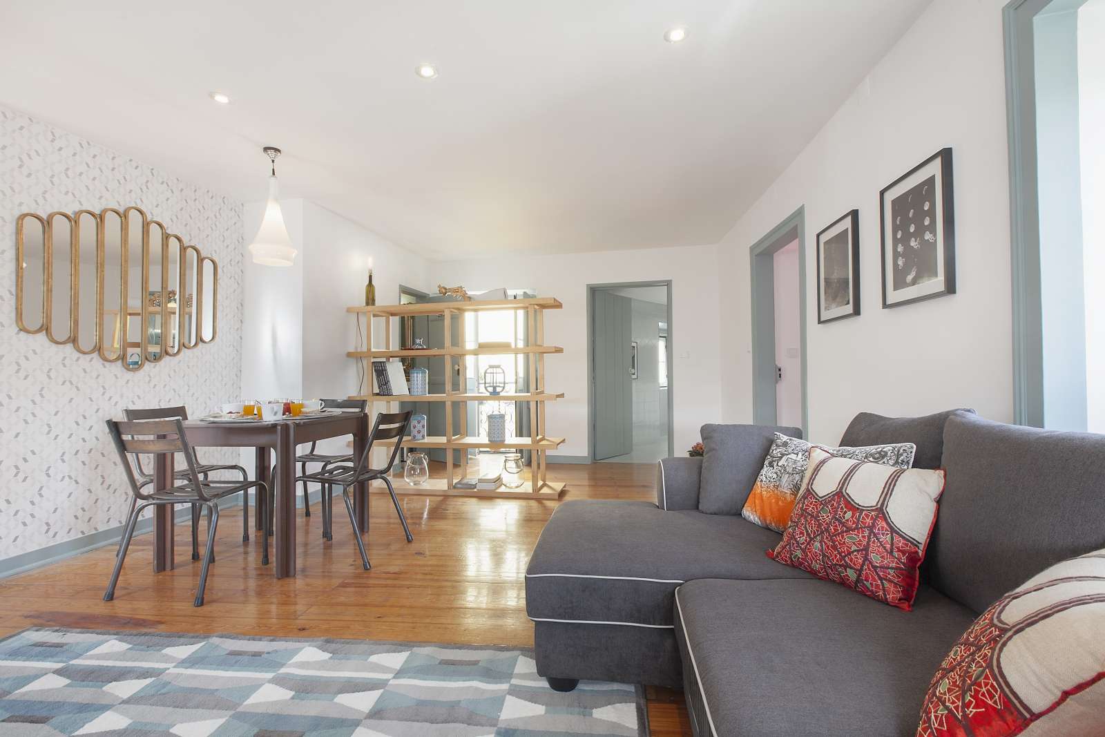 Large and Sunny Room For Rent In Amadora