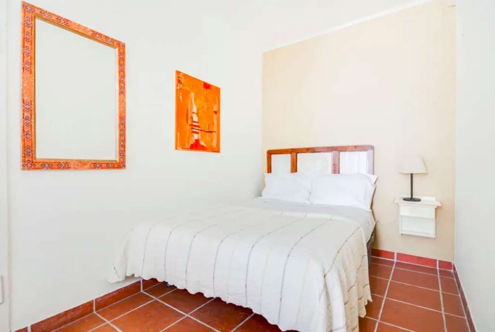 Colorful 2-bedroom apartment for rent near Teatro Taborda in Mouraria