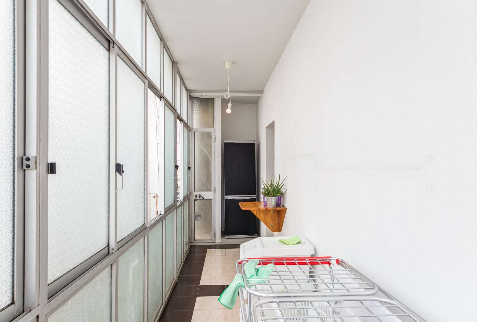 Double Bed in Rooms for rent in 6-bedroom apartment in Penha de França