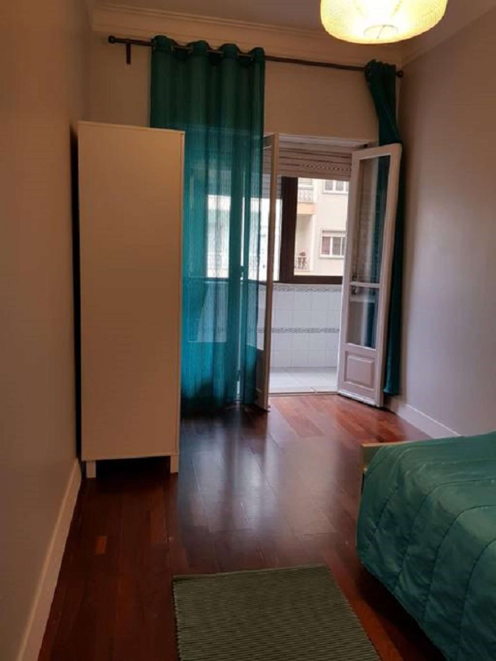 Single Bed in Rooms for rent in a spacious 4-bedroom apartment in Alvalade