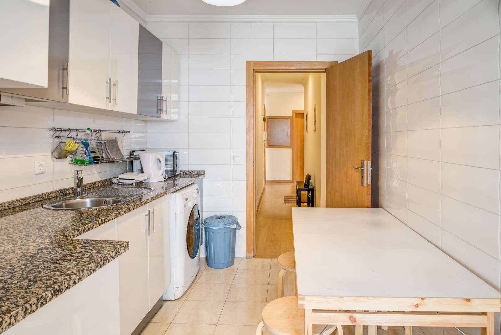 Double Bed in Rooms for rent in 6-bedroom apartment in Penha de França