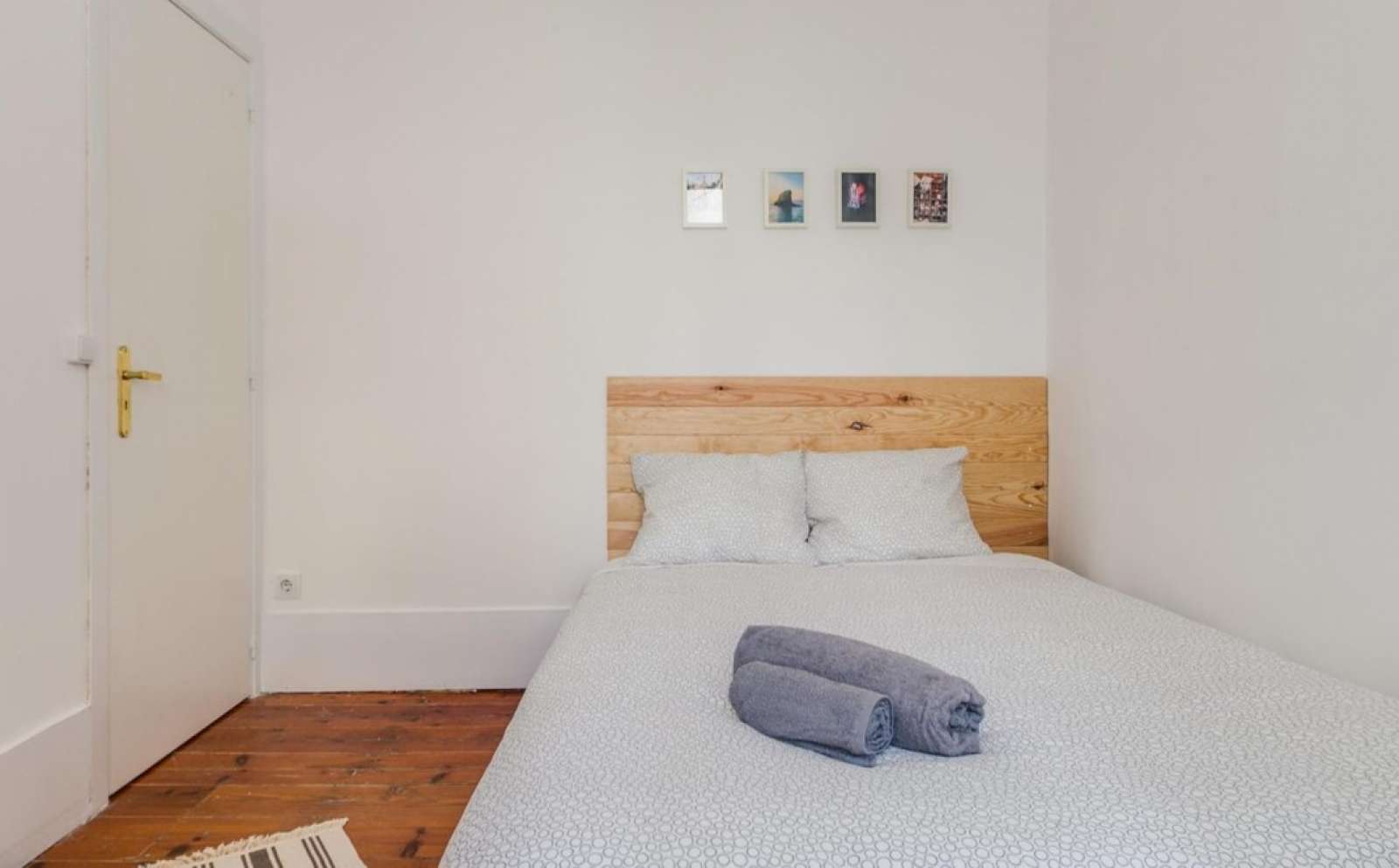 Double bed in Rooms for rent in 8-bedroom apartment near universities in Misericórdia