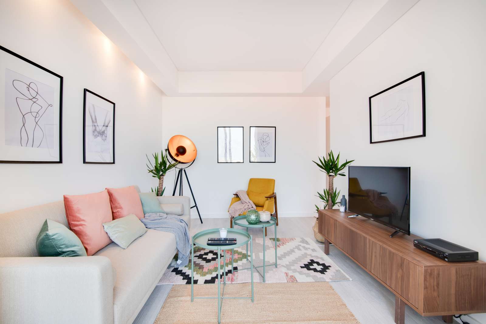 Stylish 3-bedroom apartment for rent near Monte Agudo lookout point in Penha de França