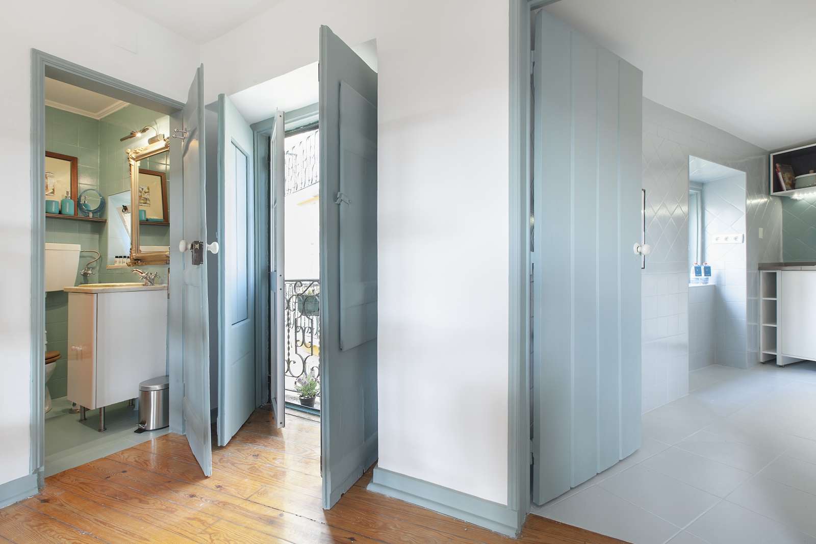 Large and Sunny Room For Rent In Amadora