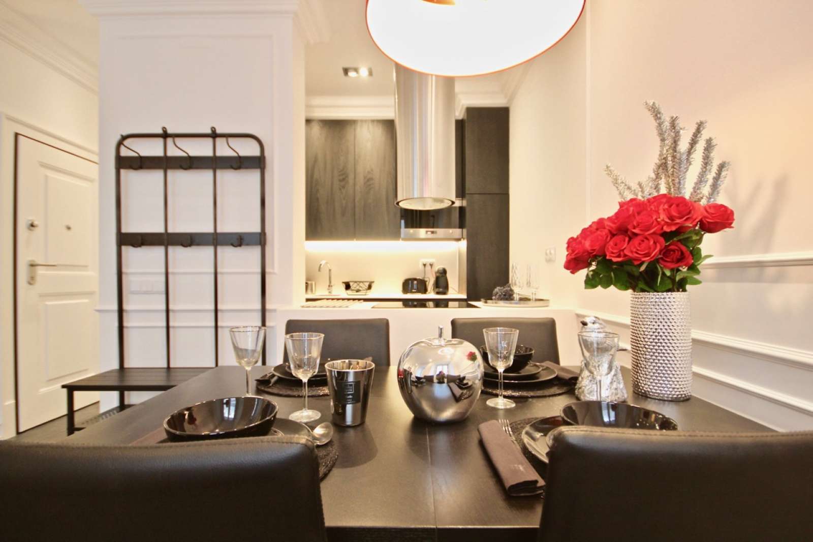 Spacious 2-bedroom apartment for rent in Estrela and Lapa