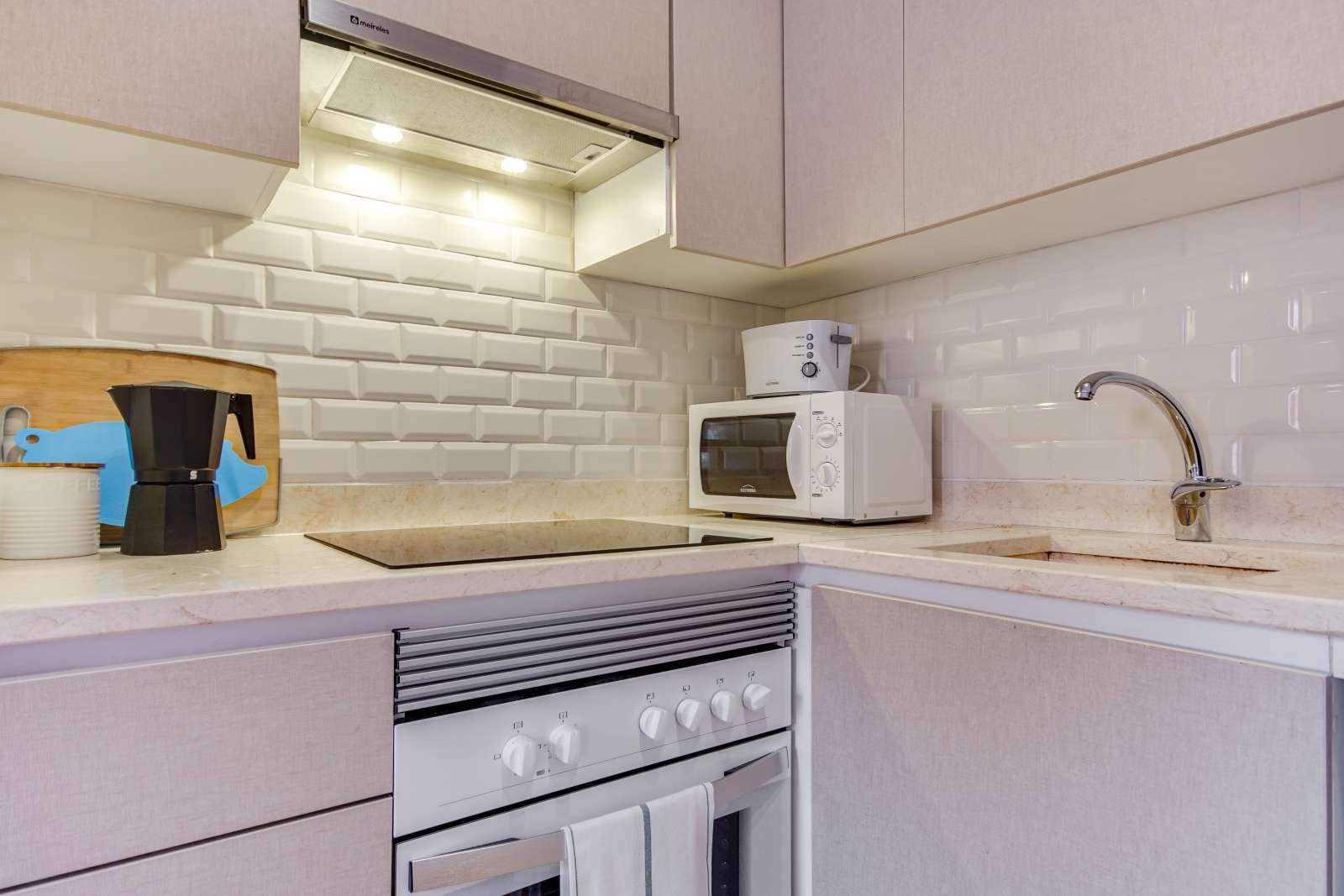 Attractive 2-bedroom apartment for rent close to Museum of Ethnology in Ajuda