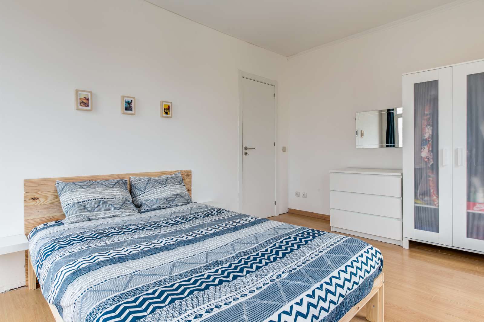 Double Bed in Rooms for rent in 6-bedroom apartment in Penha de França