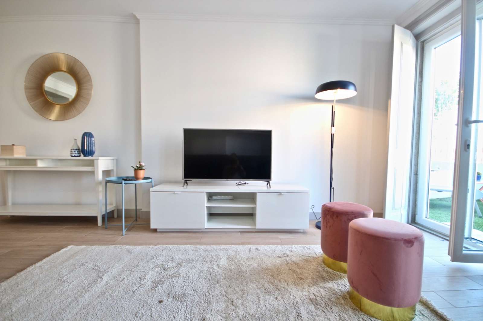 Excellent 2-bedroom apartment for rent near Hangar Art Gallery in Graça