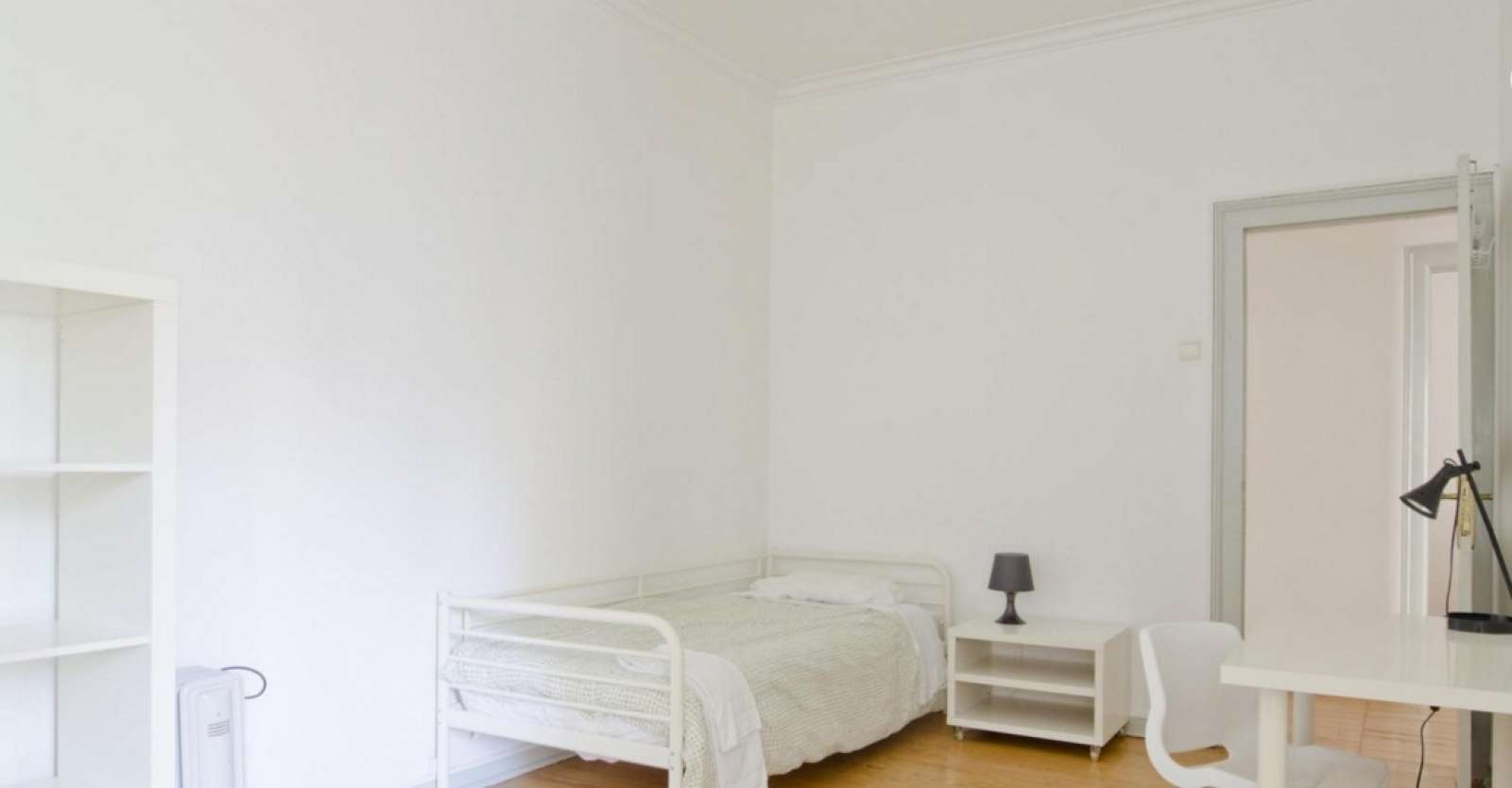 Nice and bright room near metro colegio militar