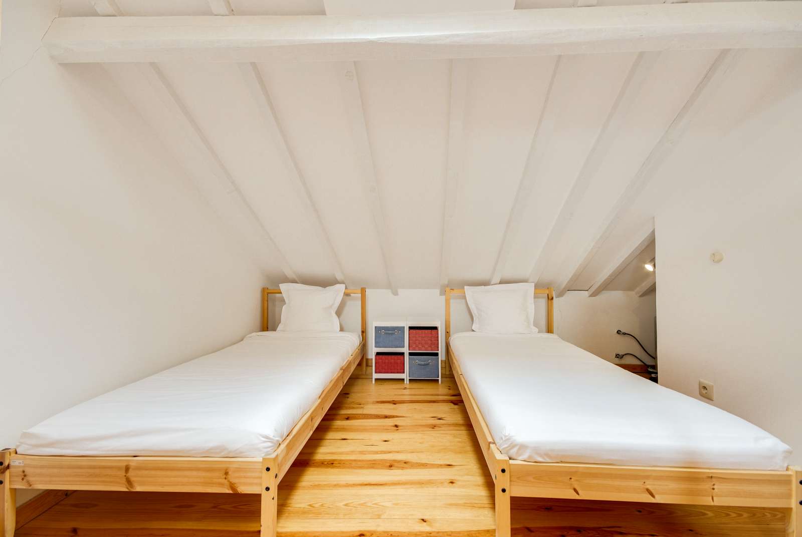 Attractive 2-bedroom apartment for rent close to Museum of Ethnology in Ajuda