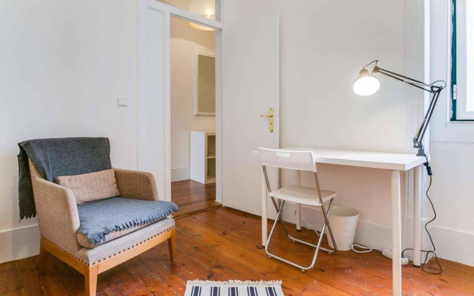 Double bed in Rooms for rent in 8-bedroom apartment near universities in Misericórdia