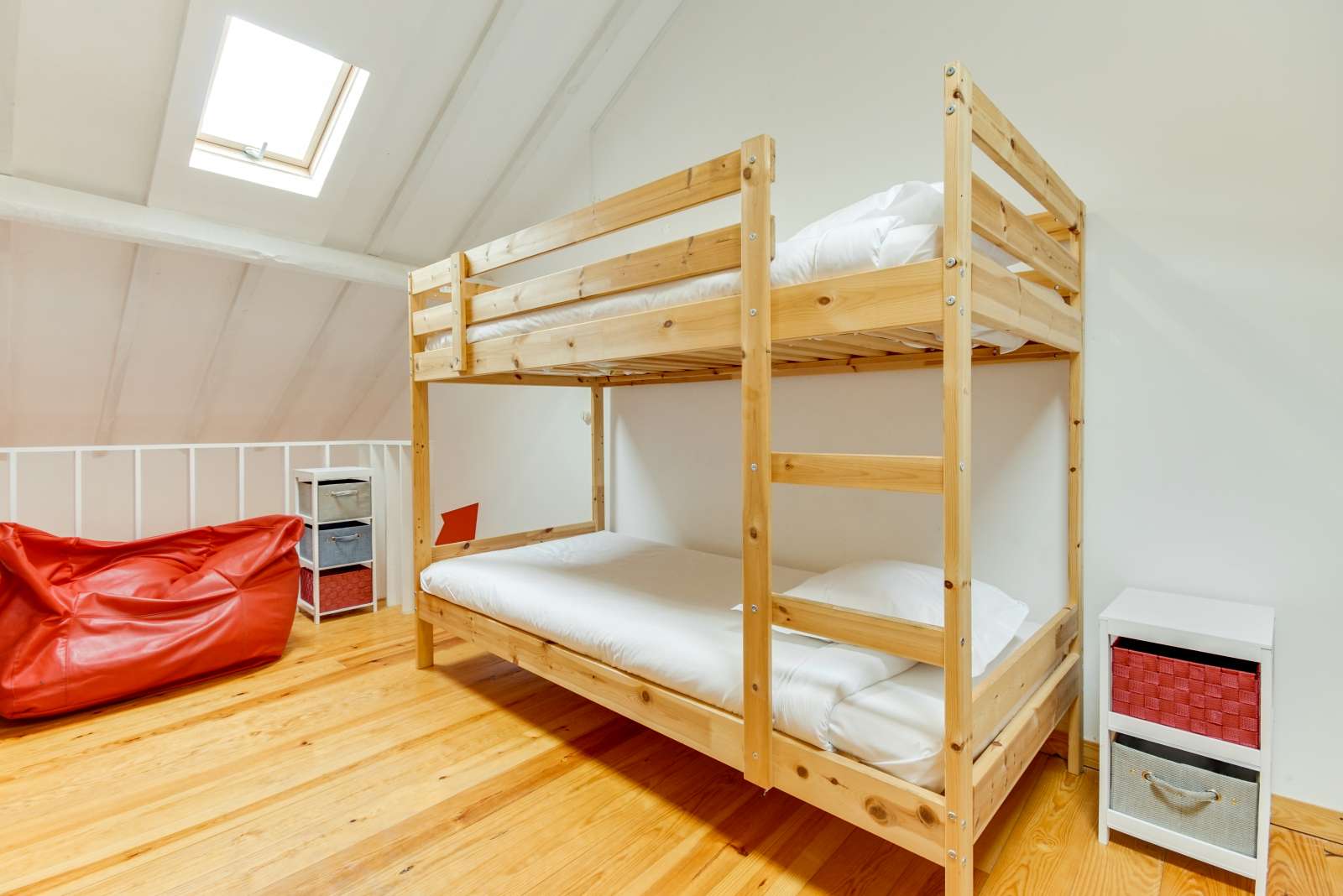 Attractive 2-bedroom apartment for rent close to Museum of Ethnology in Ajuda