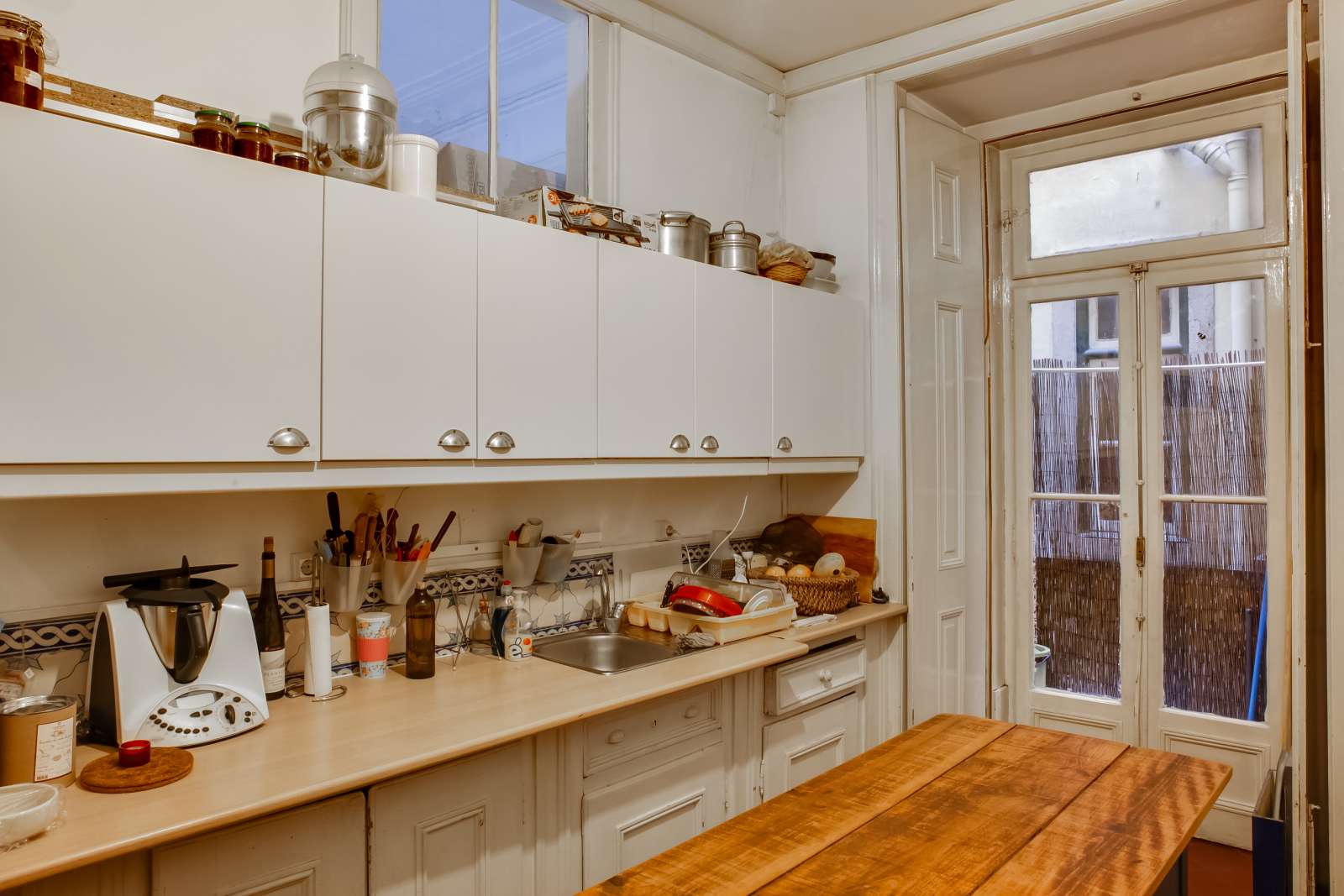 Single Bed in Rooms for rent in 6-bedroom apartment in Estrela