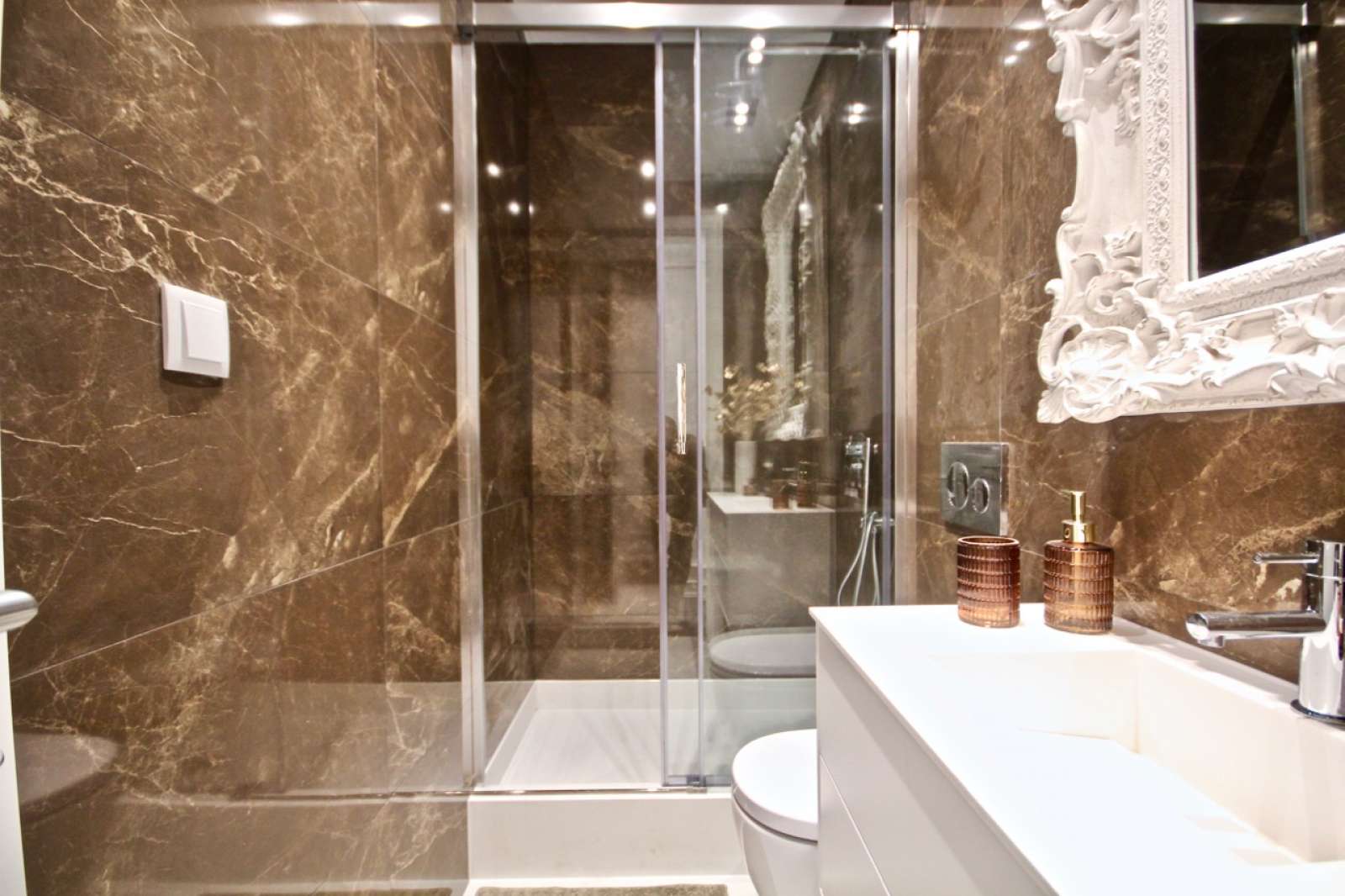 Spacious 2-bedroom apartment for rent in Estrela and Lapa