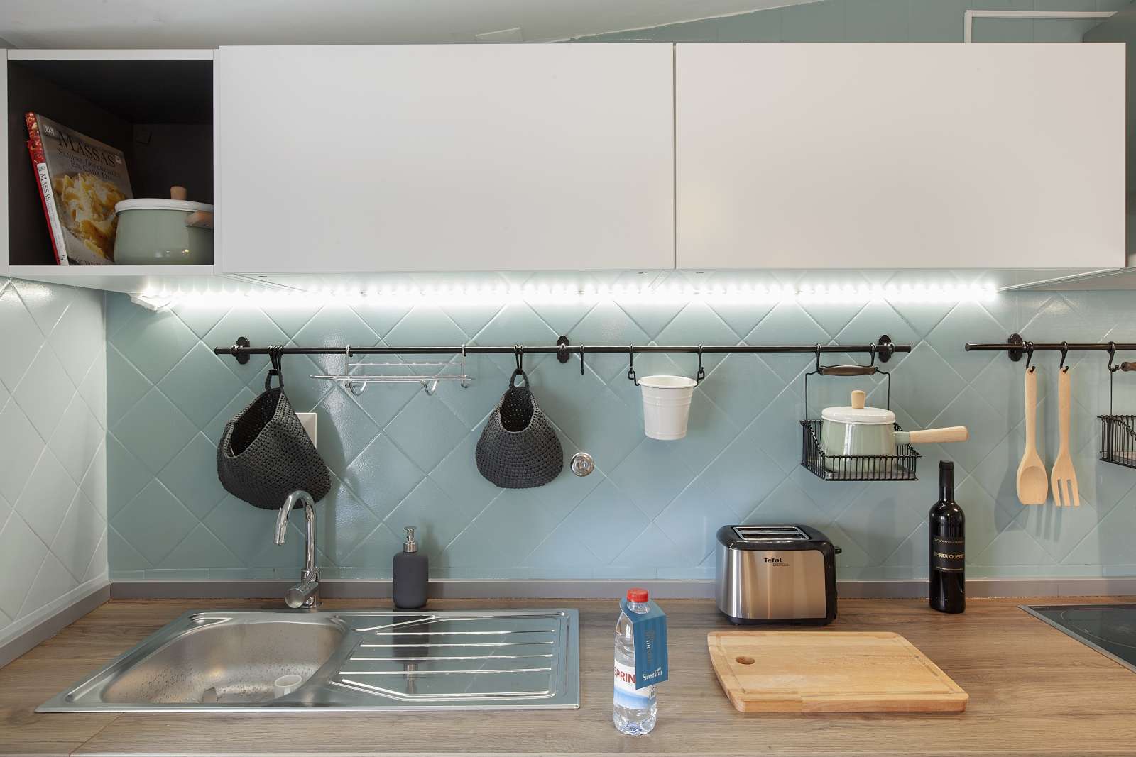 Large and Sunny Room For Rent In Amadora