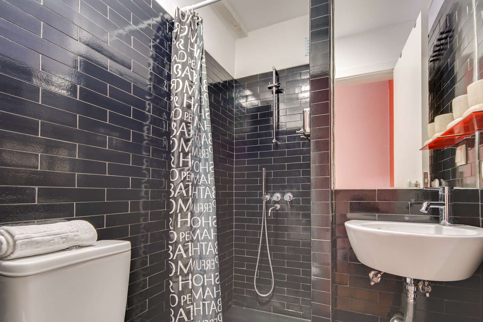 Attractive 2-bedroom apartment for rent close to Museum of Ethnology in Ajuda