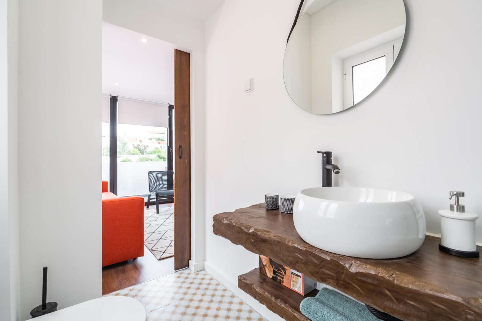 Fantastic 2-bedroom apartment for rent near Portuguese Cinematheque in Campo de Ourique