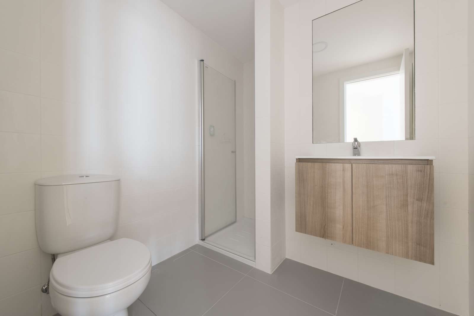 Double bed in Rooms for rent in 4-bedroom apartment near University of Lisbon in Alvalade