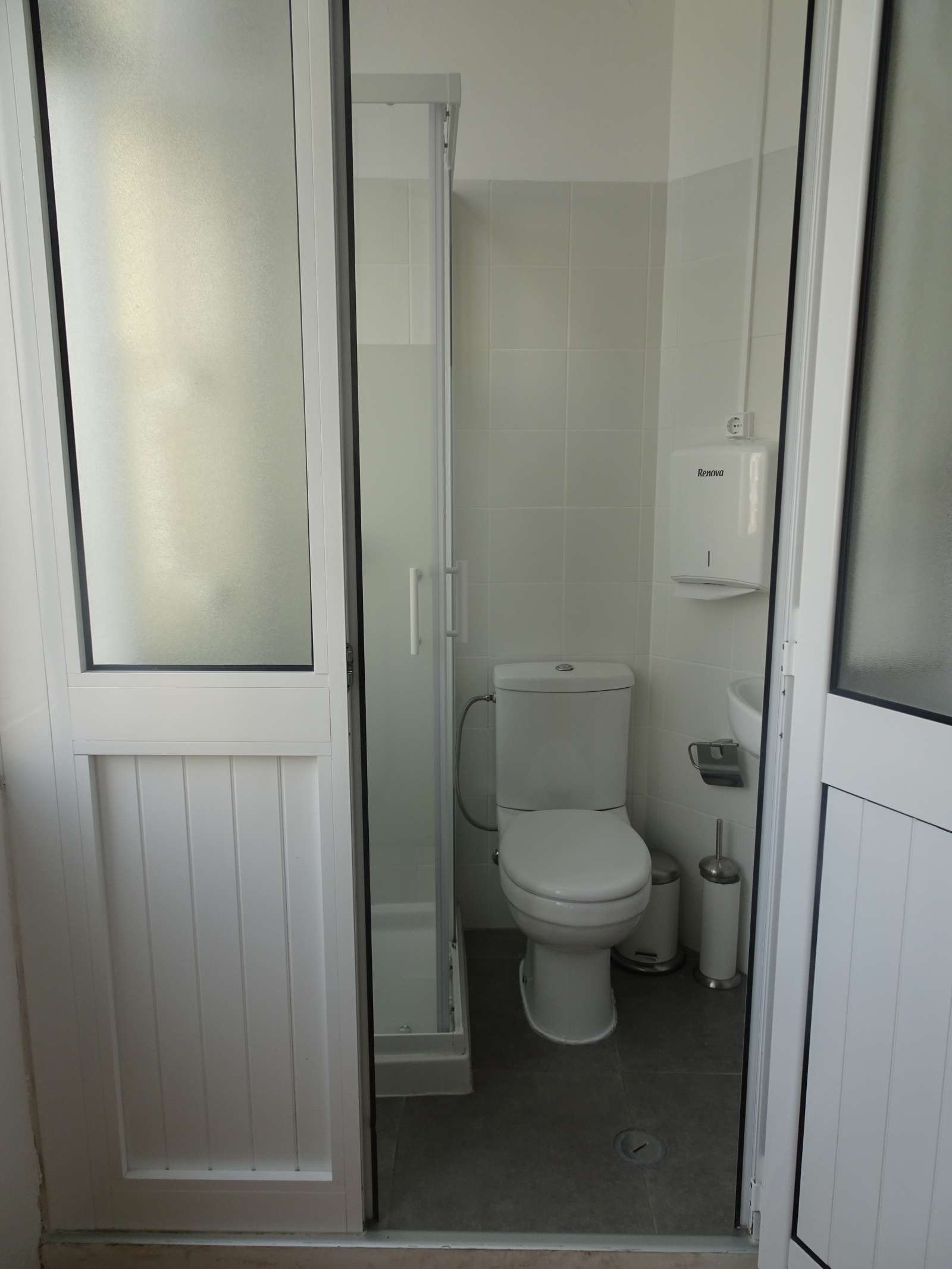 Double bed in Rooms for rent in 7-bedroom apartment in Arroios