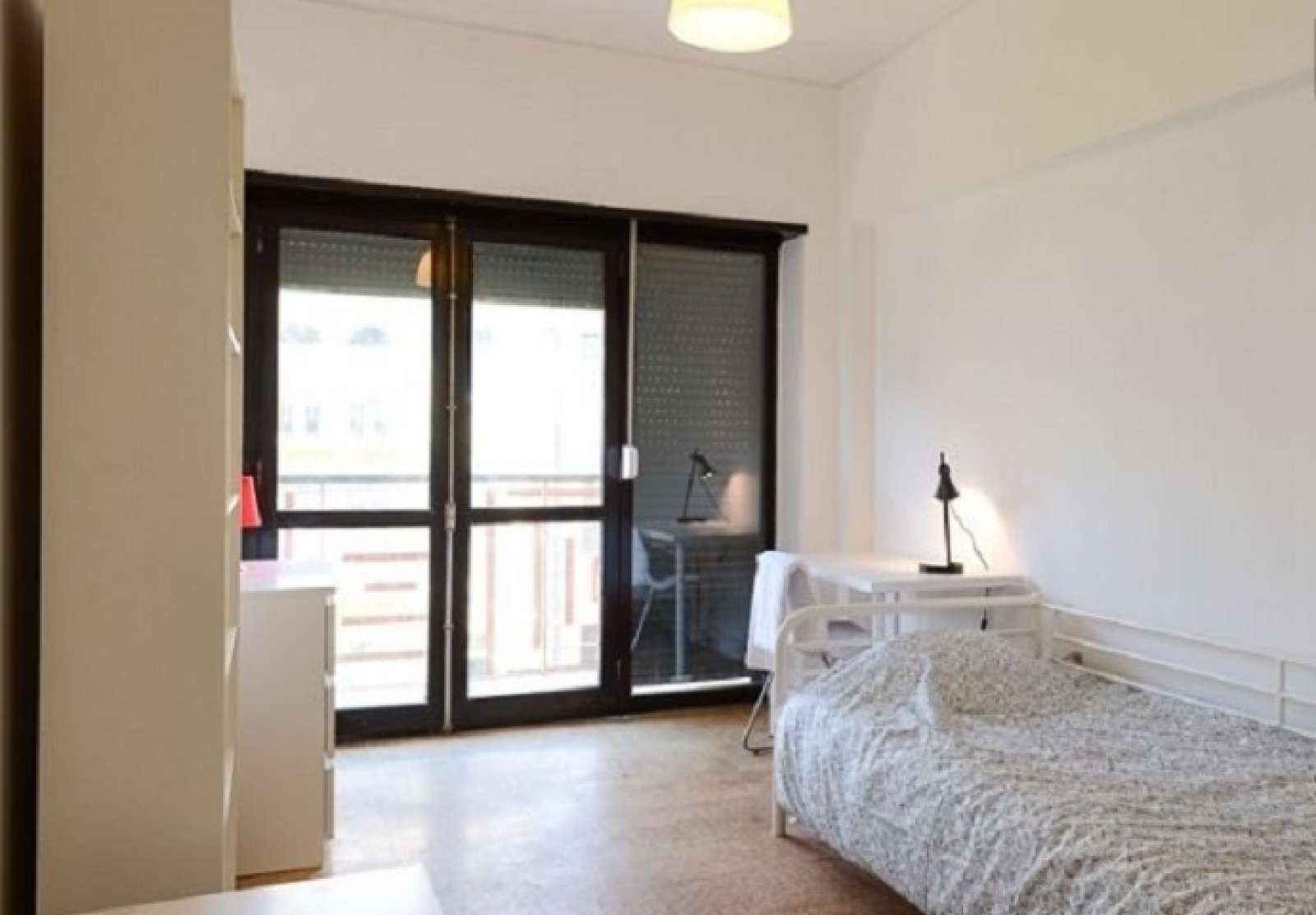 Single Bed in Furnished rooms for rent in super cool shared students residence in Avenidas Nova